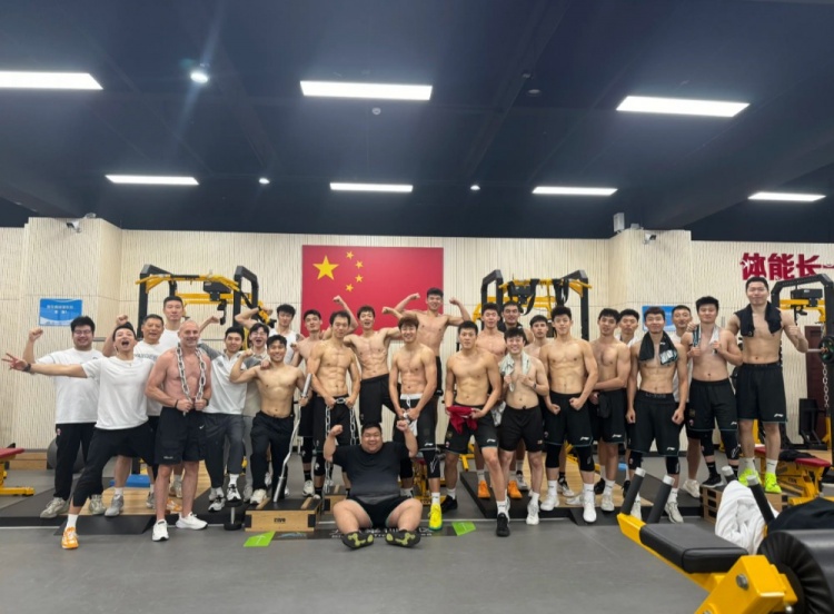 满屏都是腹肌与胸肌！天津男篮封闭集训成果展示???
